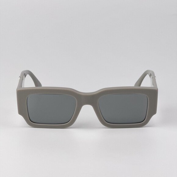 Fendi DIAGONAL Sunglasses – Grey Rectangle Frame Grey Mirror |Model FE40131I 20C - Picture 3 of 9